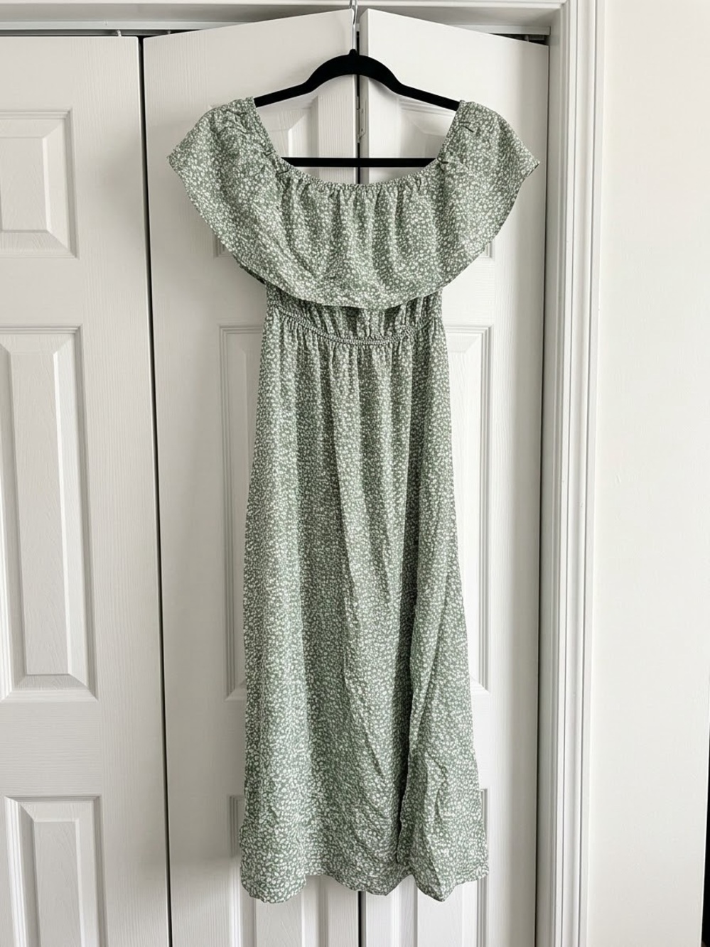 Light Green Floral Off-Shoulder Maxi Dress
